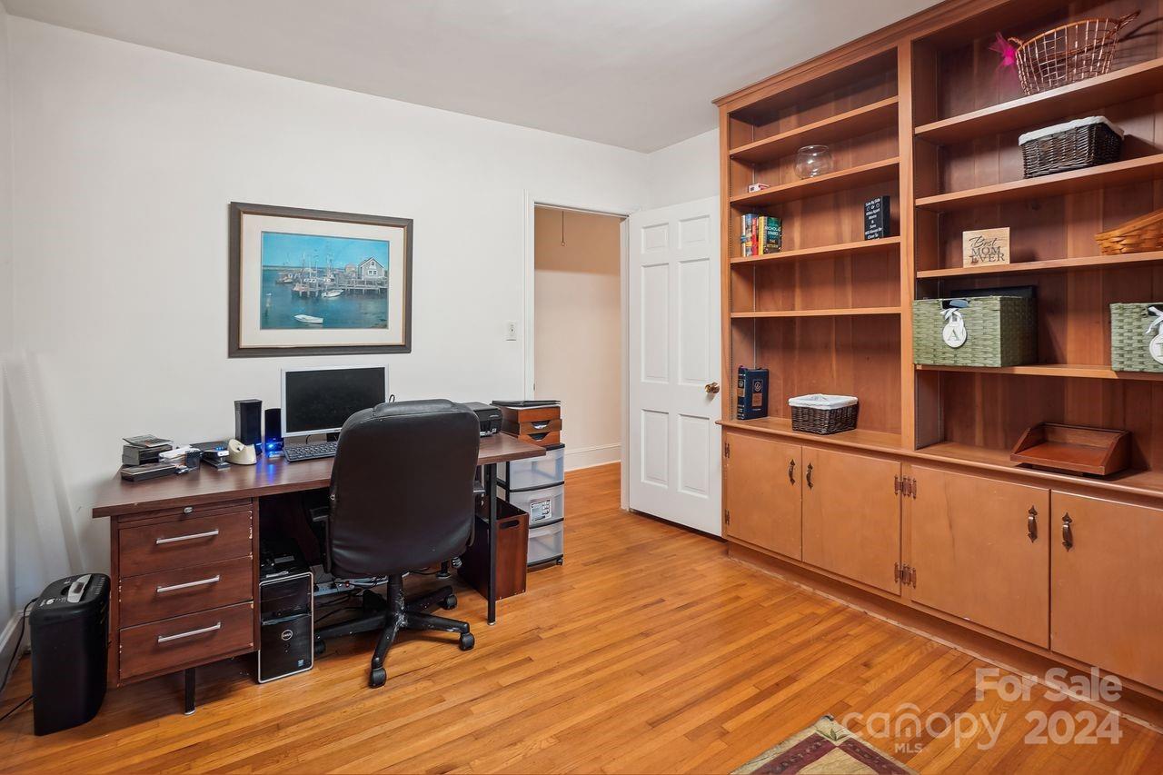 4235 Kingswood Road Charlotte NC 28226