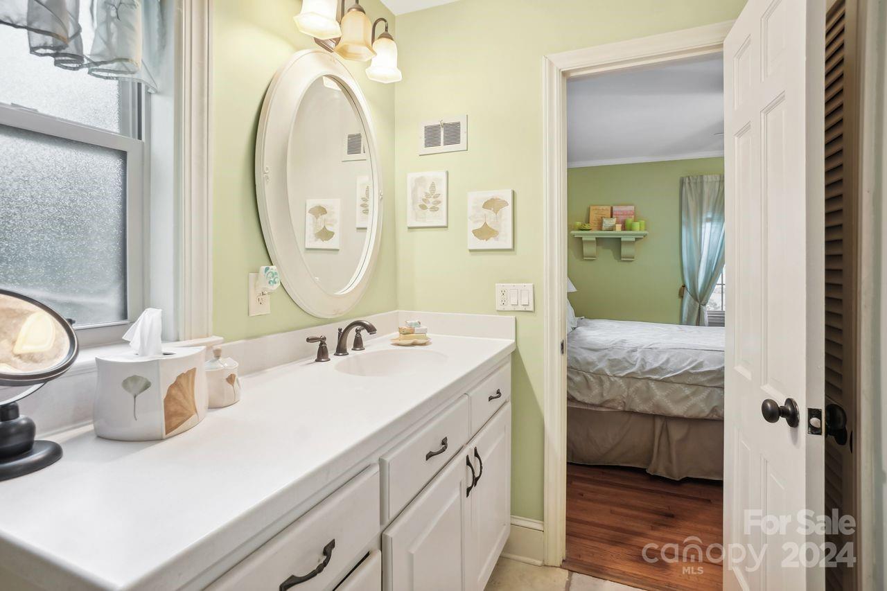 4235 Kingswood Road Charlotte NC 28226