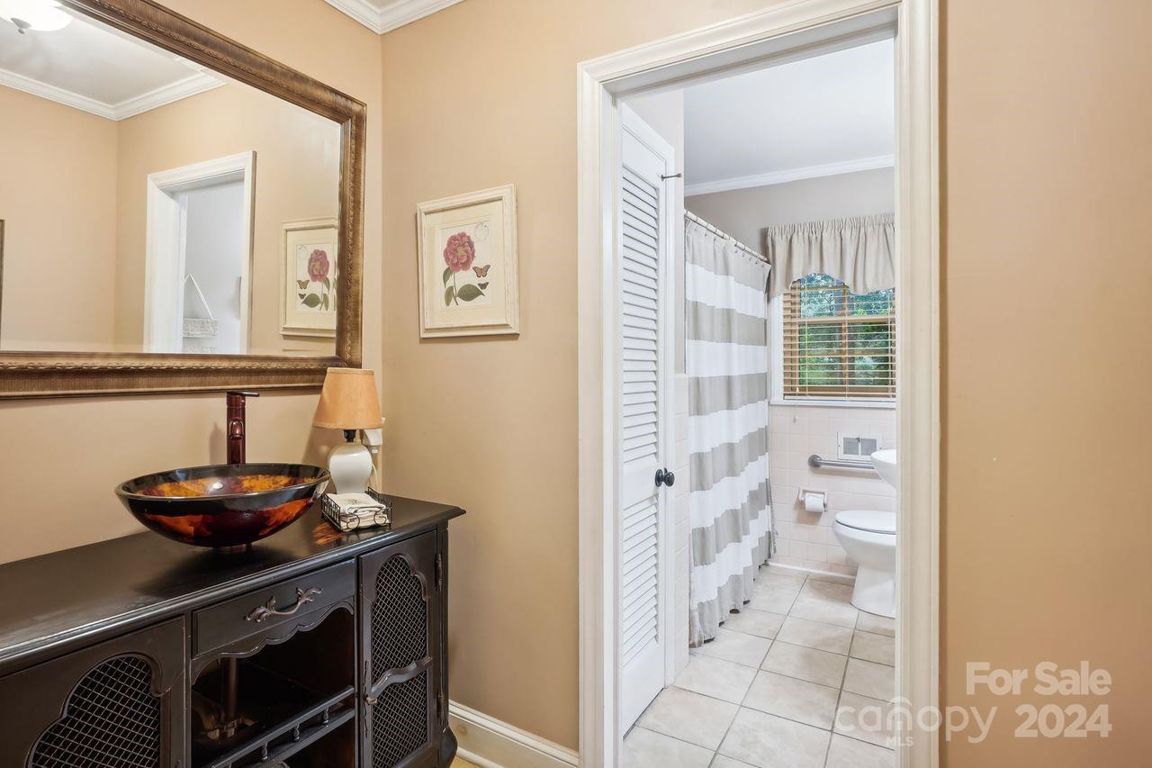 4235 Kingswood Road Charlotte NC 28226