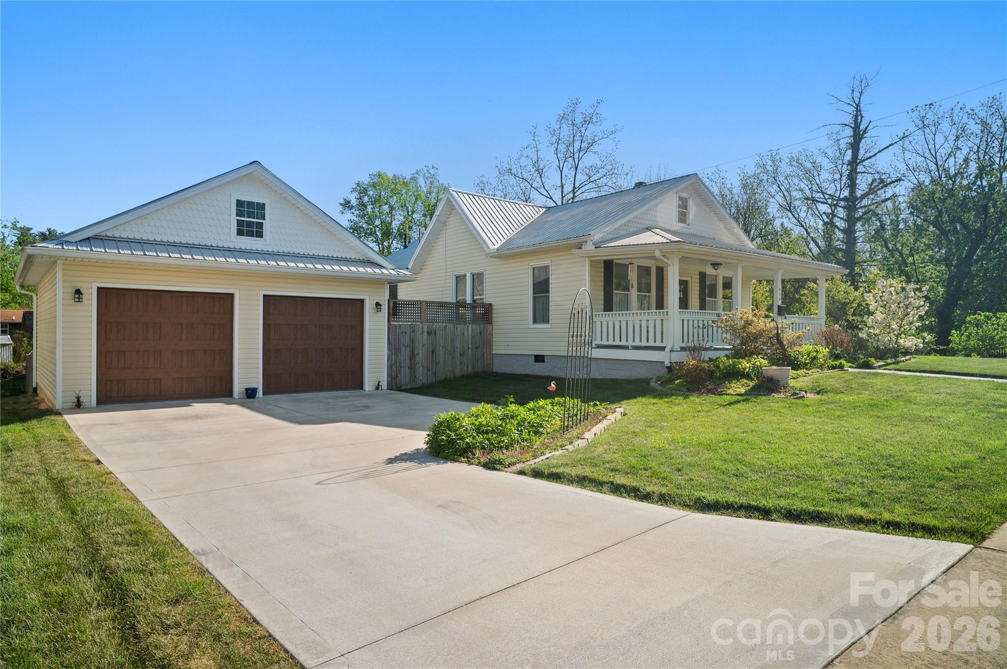 416 3rd Avenue W Hendersonville NC 28739