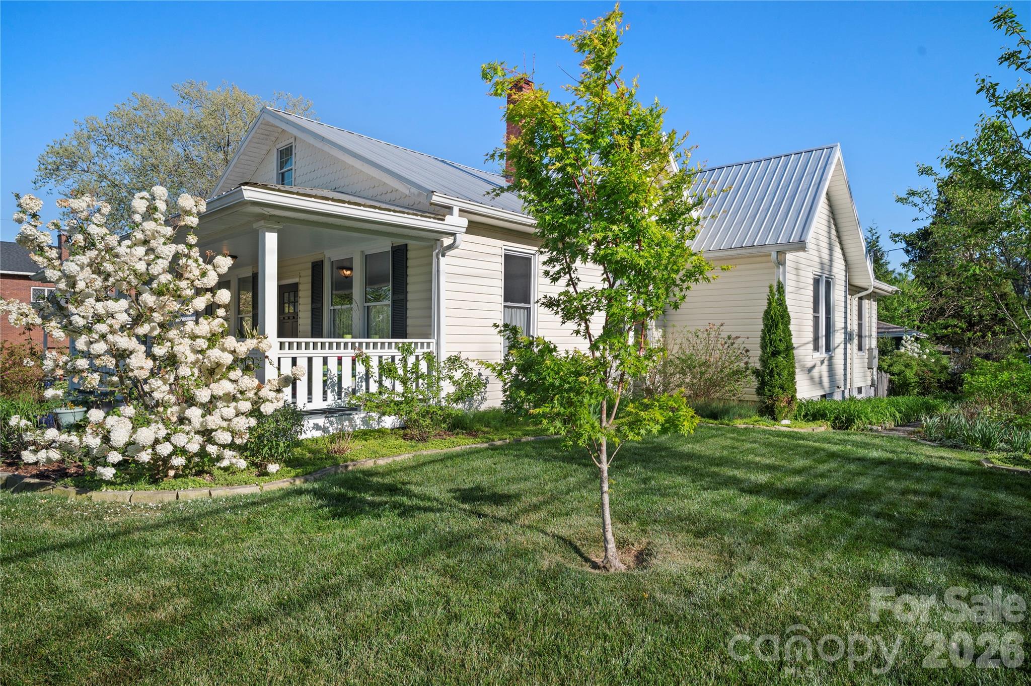 416 3rd Avenue W Hendersonville NC 28739