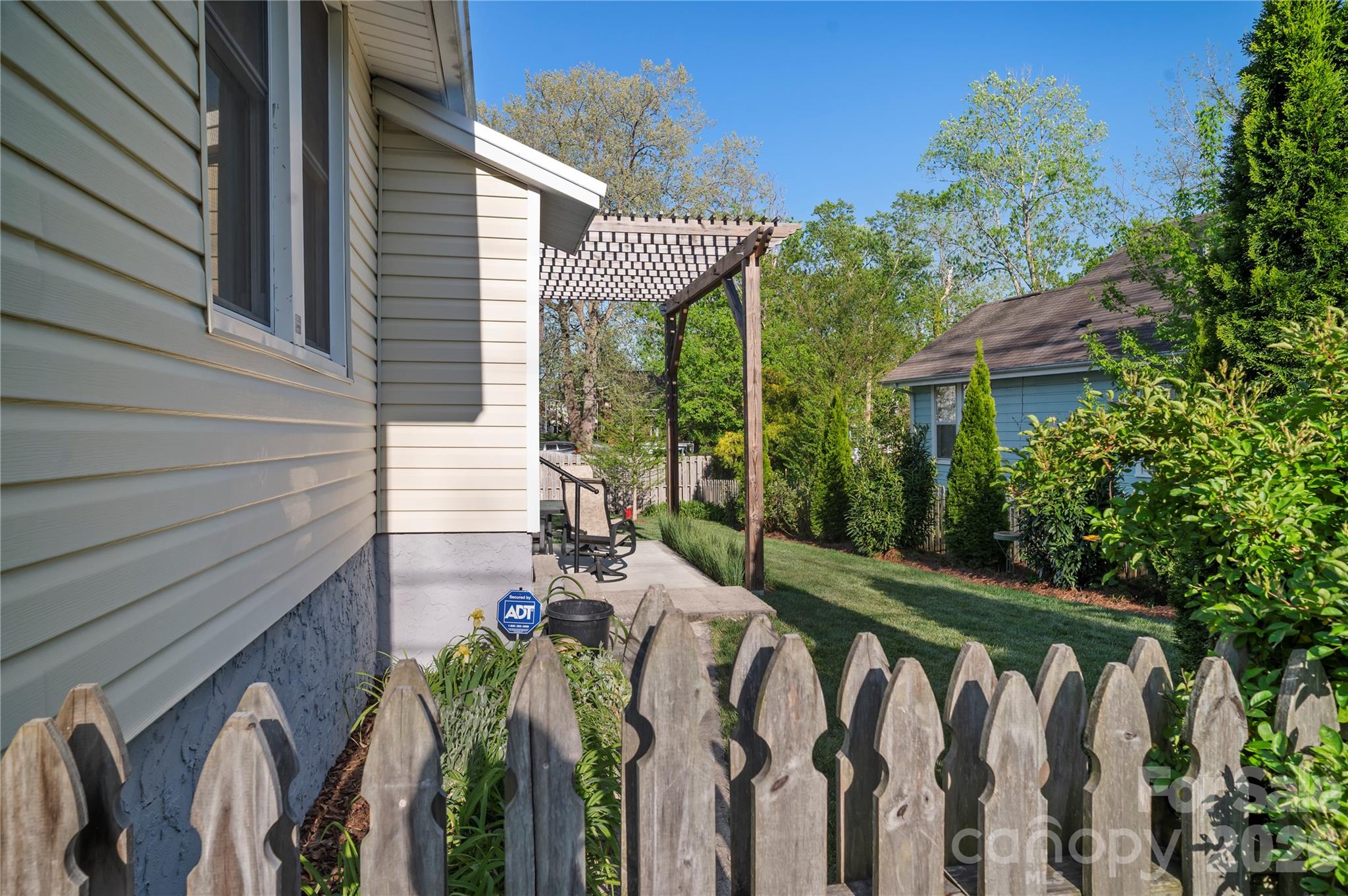 416 3rd Avenue W Hendersonville NC 28739