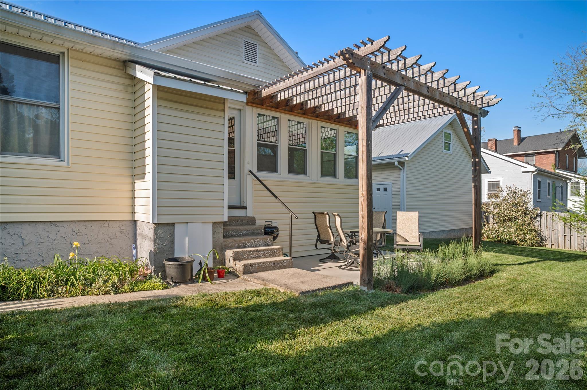 416 3rd Avenue W Hendersonville NC 28739