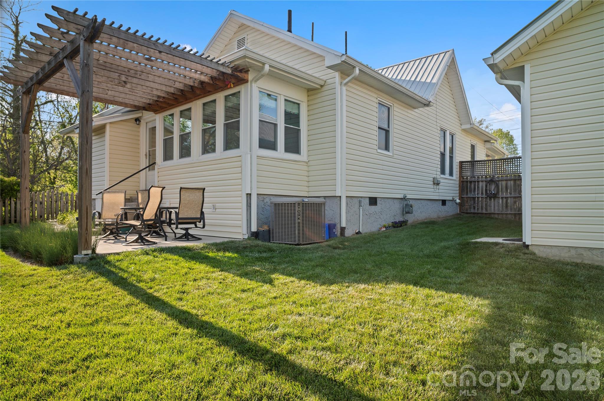 416 3rd Avenue W Hendersonville NC 28739