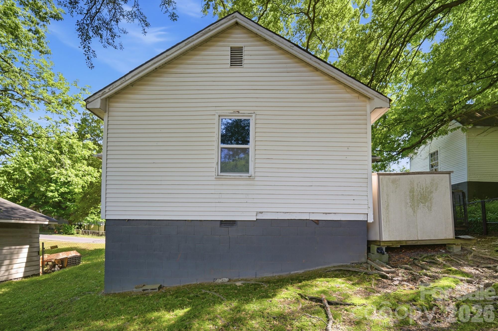 1018 W 5th Avenue Gastonia NC 28052