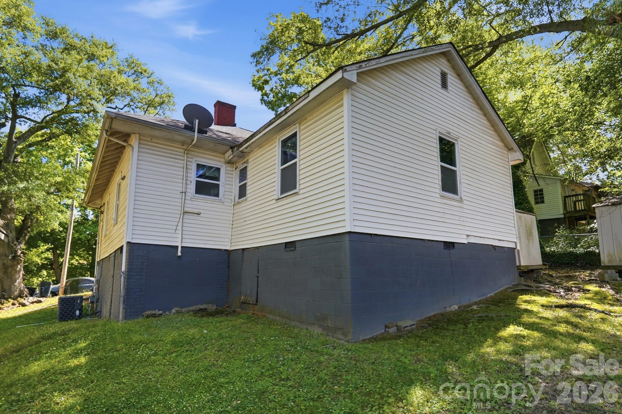 1018 W 5th Avenue Gastonia NC 28052