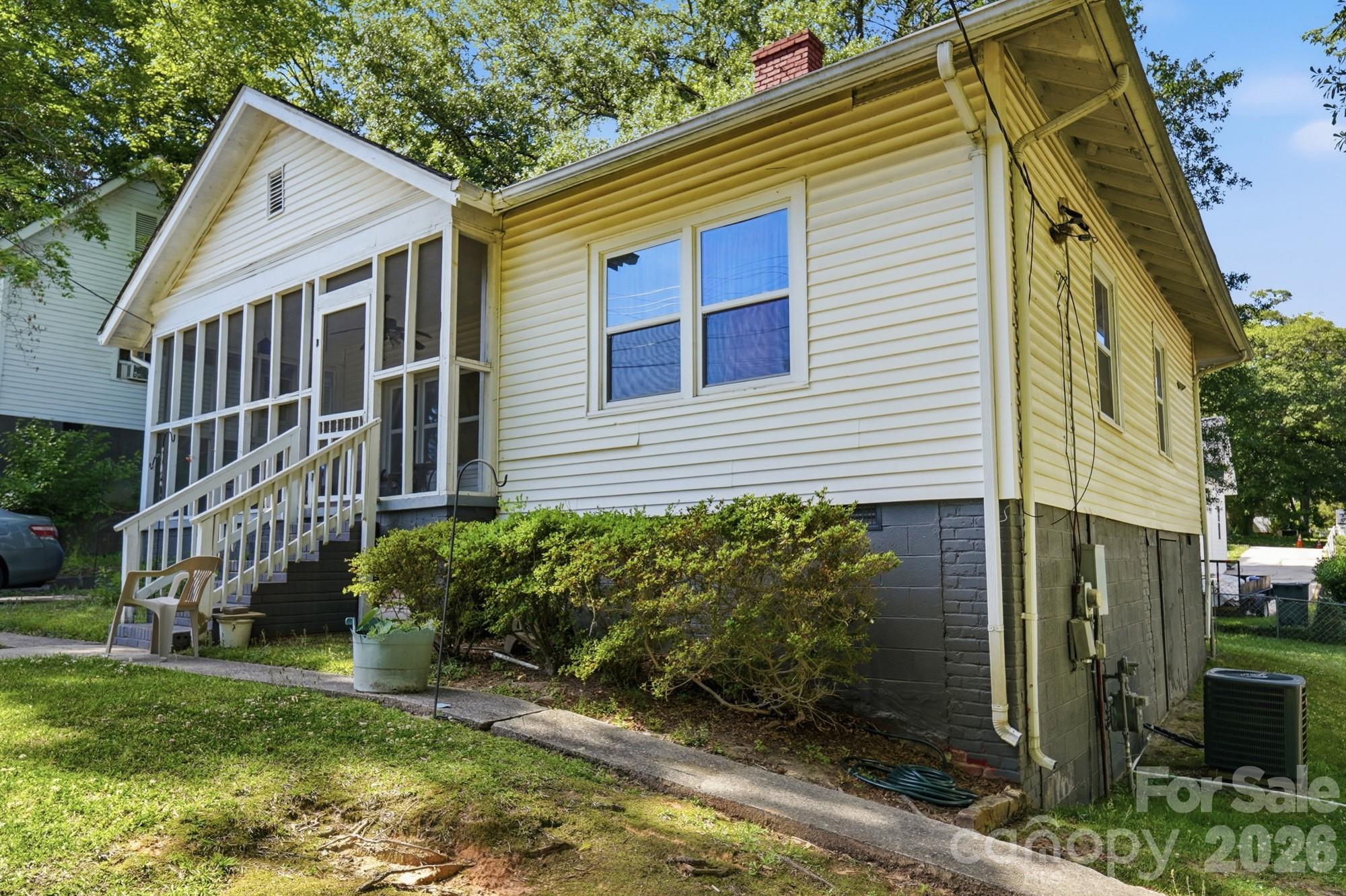 1018 W 5th Avenue Gastonia NC 28052