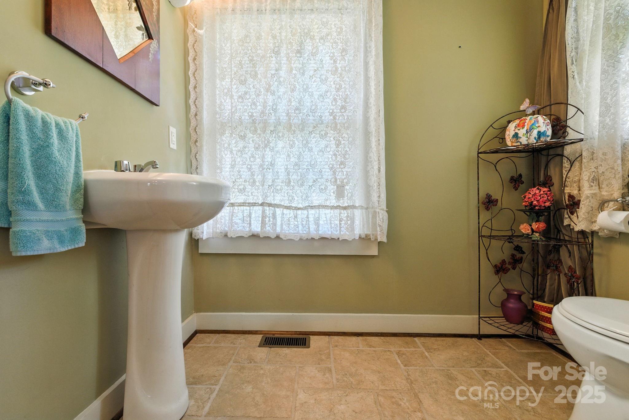 317 Courtland Boulevard Hendersonville NC 28791