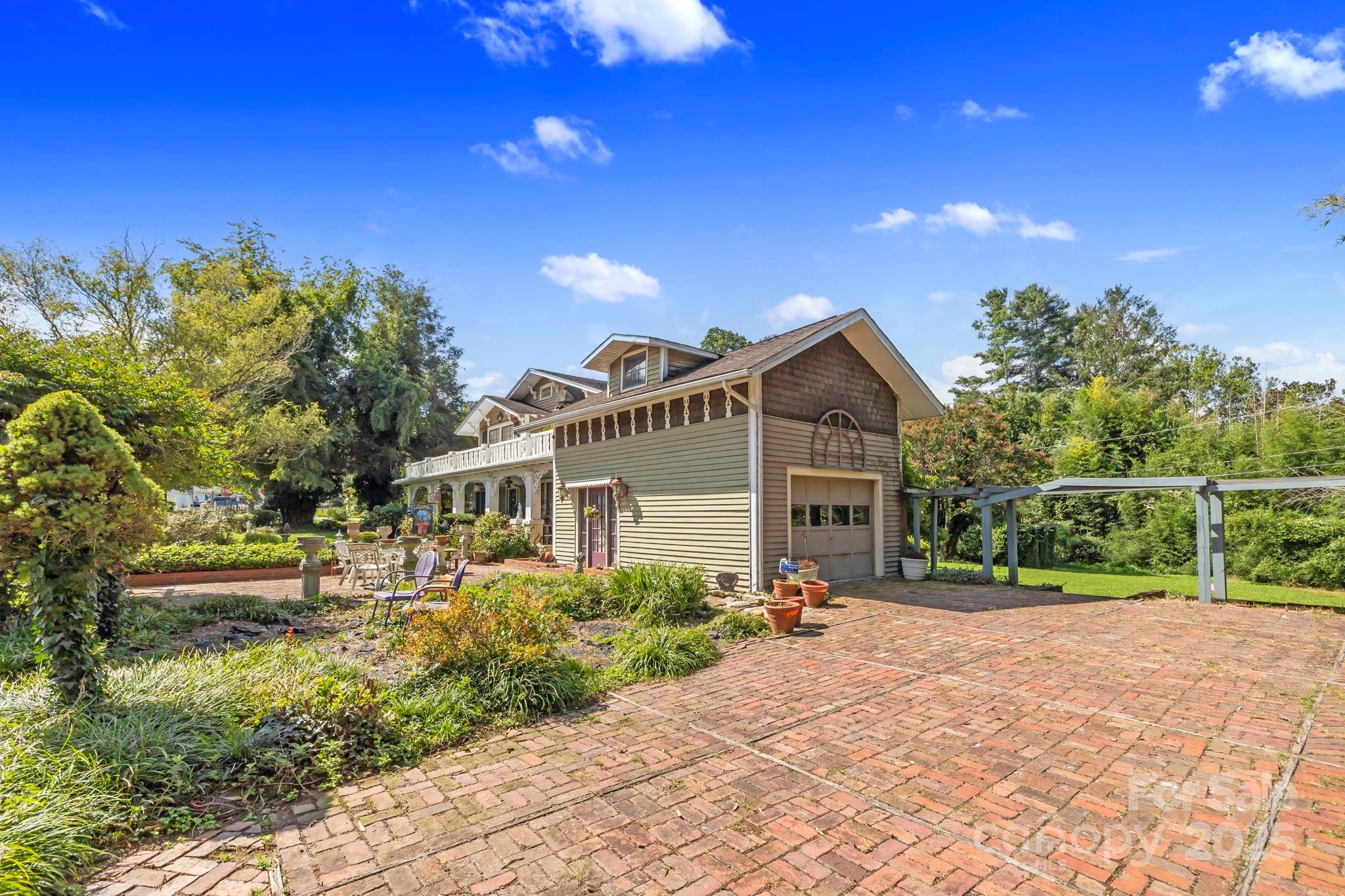 317 Courtland Boulevard Hendersonville NC 28791