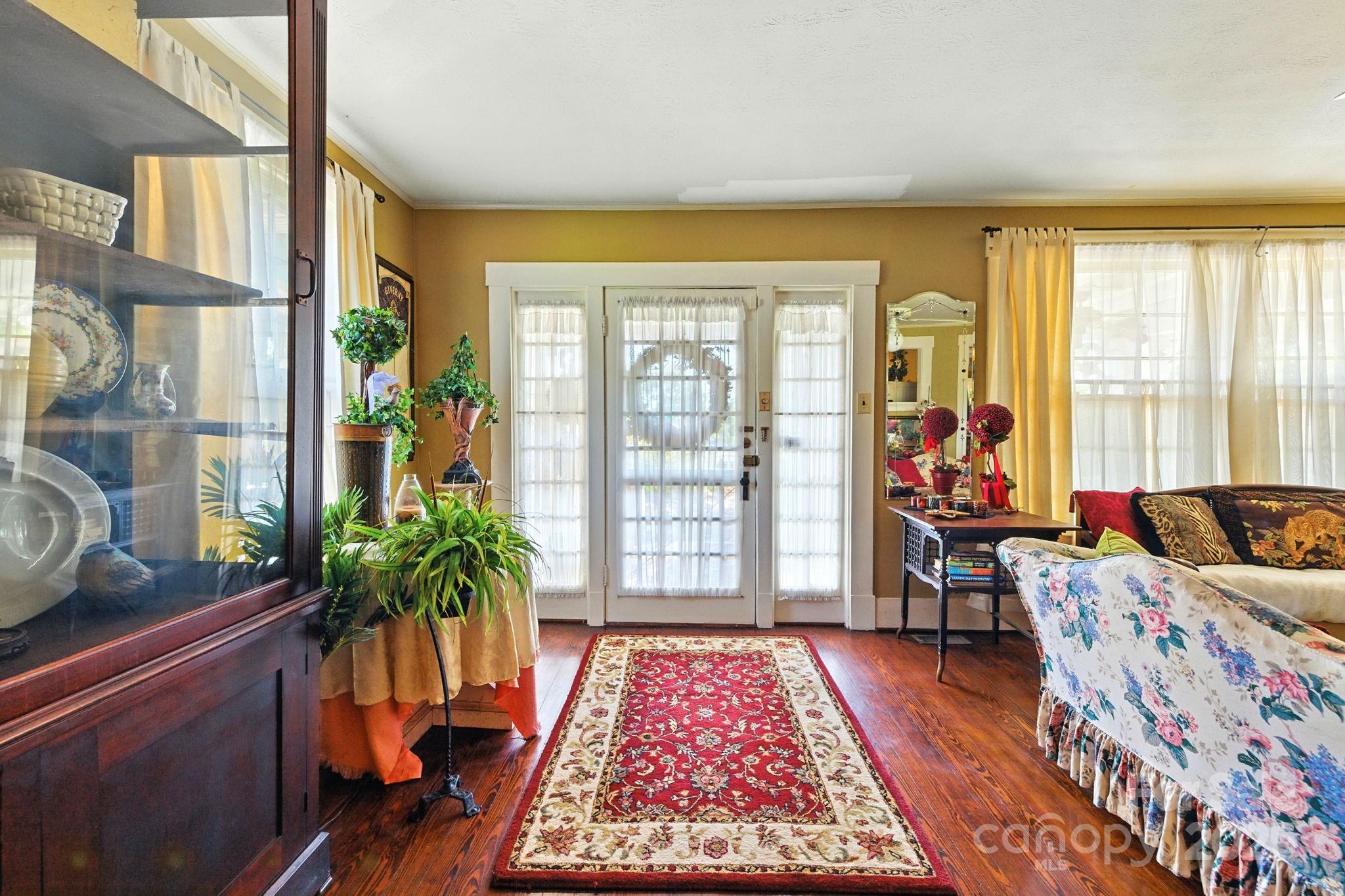 317 Courtland Boulevard Hendersonville NC 28791
