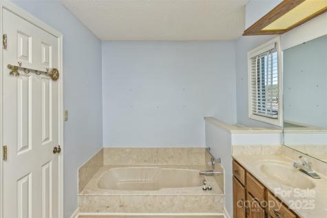 111 Cloverleaf Lane Asheville NC 28803