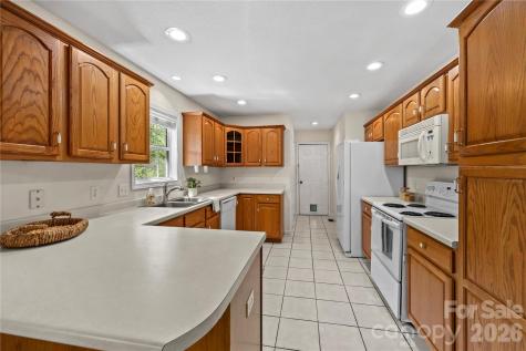335 Hemlock Spring Trail Weaverville NC 28787