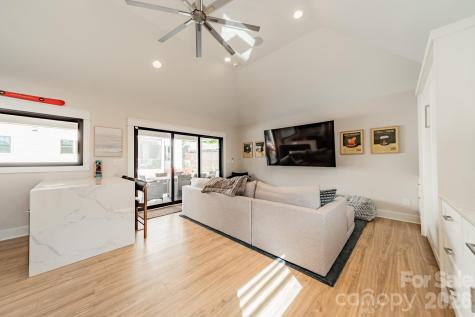 344 Melbourne Court Charlotte NC 28209