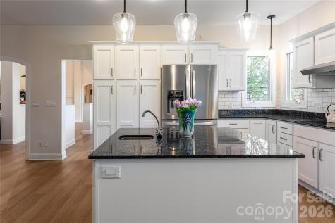 6 Oxford Court Asheville NC 28804