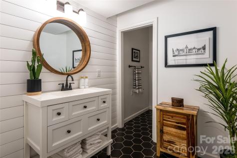 6 Oxford Court Asheville NC 28804