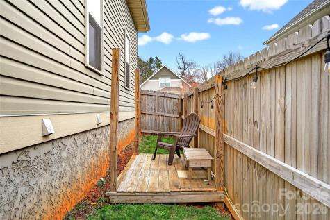 18 Yarrow Meadow Drive Weaverville NC 28787