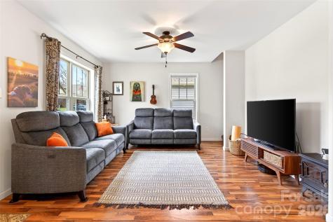18 Yarrow Meadow Drive Weaverville NC 28787