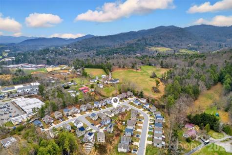 18 Yarrow Meadow Drive Weaverville NC 28787
