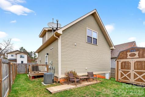 18 Yarrow Meadow Drive Weaverville NC 28787