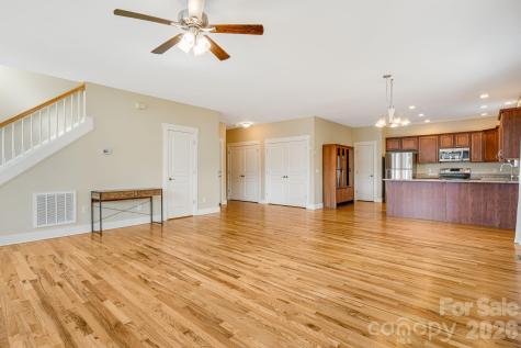 7 Oakhaven Terrace Asheville NC 28803