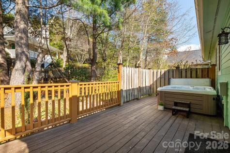 7 Oakhaven Terrace Asheville NC 28803