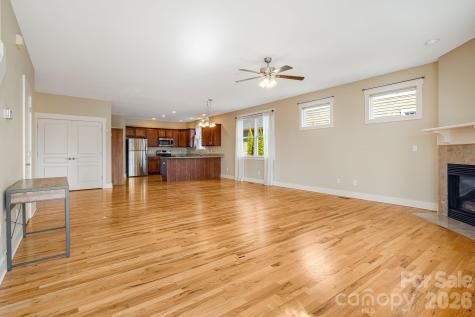 7 Oakhaven Terrace Asheville NC 28803