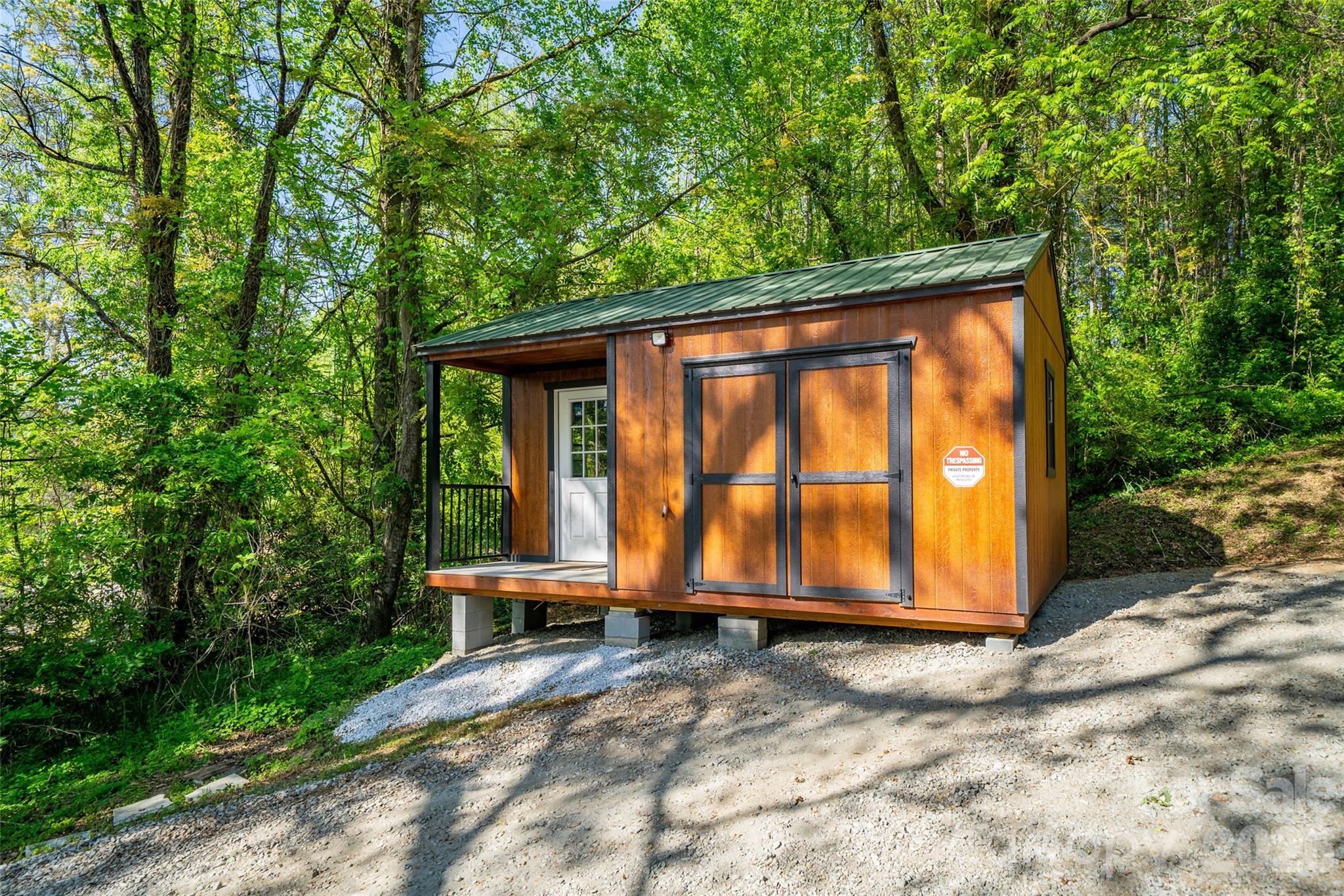 328 Old Greenville Road Zirconia NC 28790