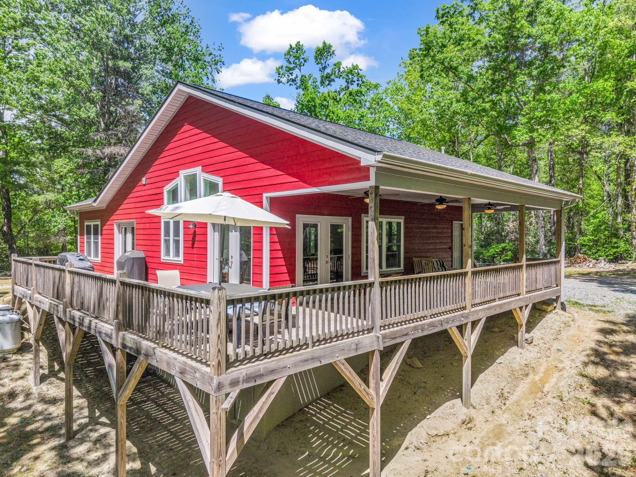 565 Pinewood Knoll Drive Hendersonville NC 28739