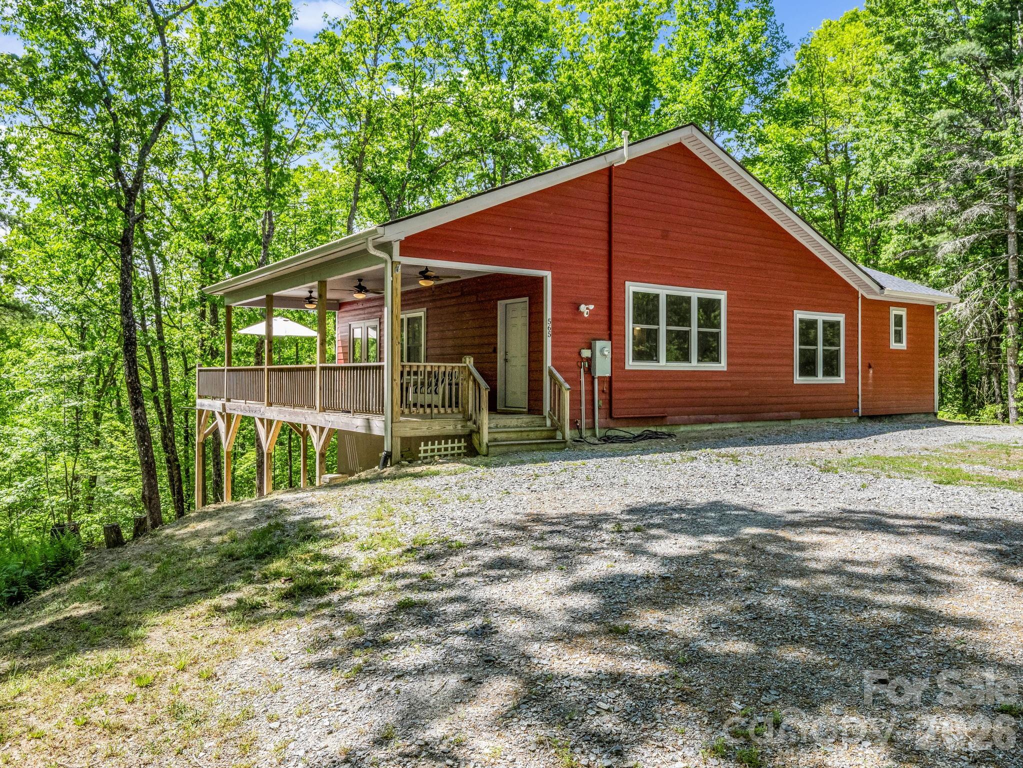 565 Pinewood Knoll Drive Hendersonville NC 28739