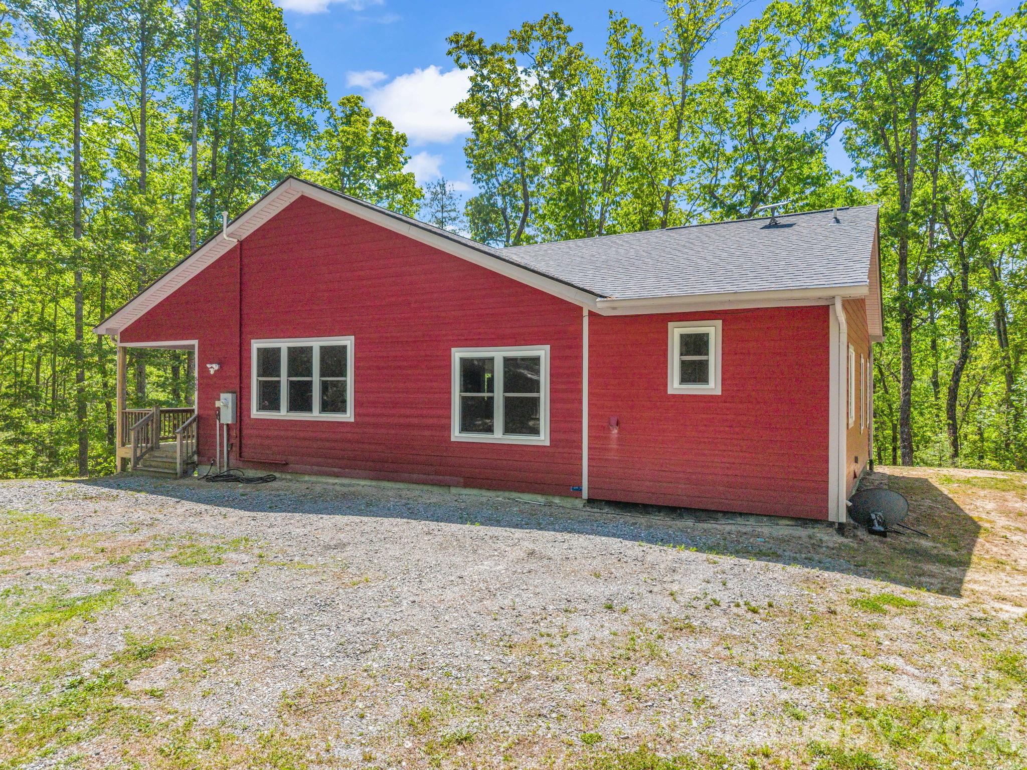 565 Pinewood Knoll Drive Hendersonville NC 28739