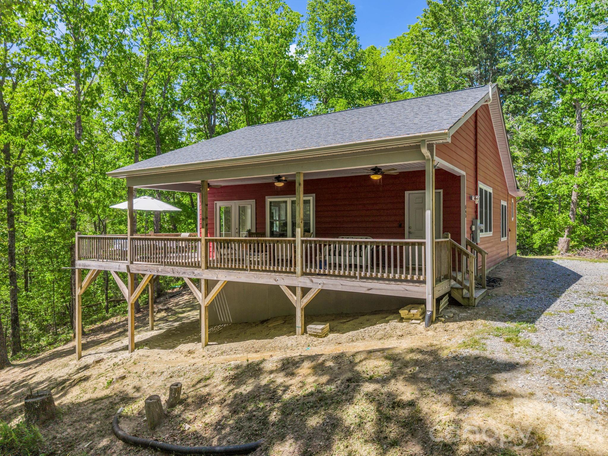 565 Pinewood Knoll Drive Hendersonville NC 28739