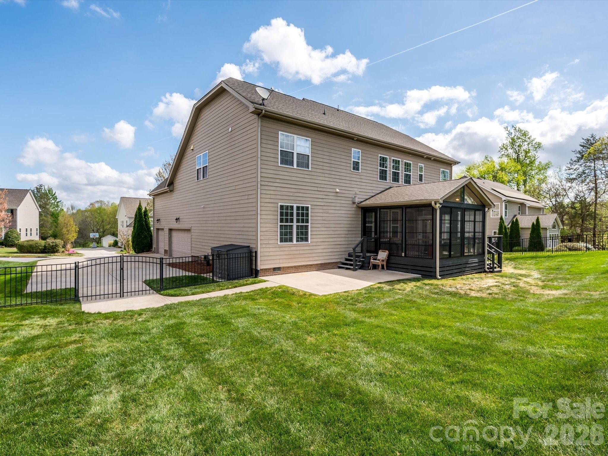 8460 Penton Place Harrisburg NC 28075