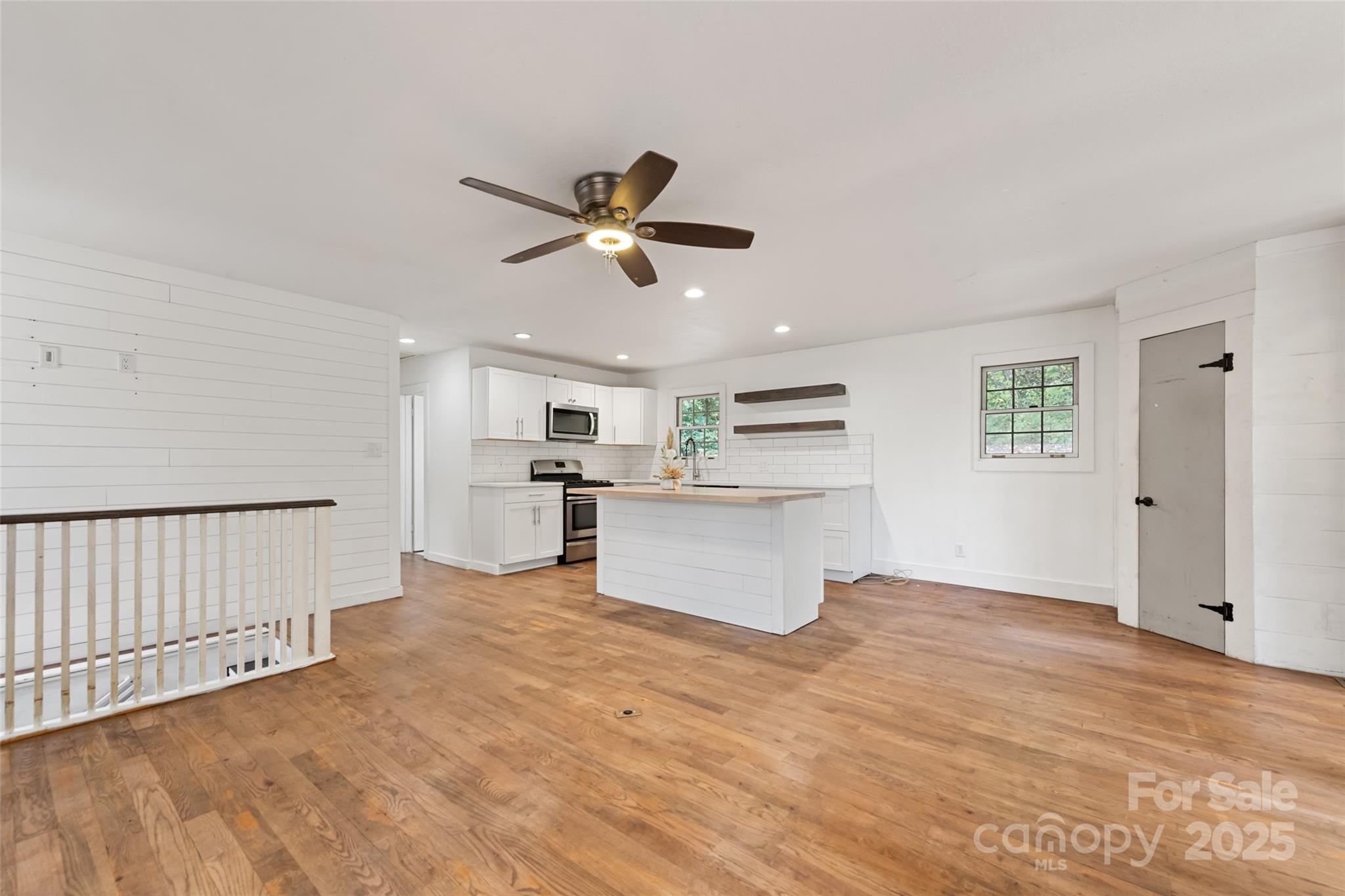 940 Haynes Cove Clyde NC 28721