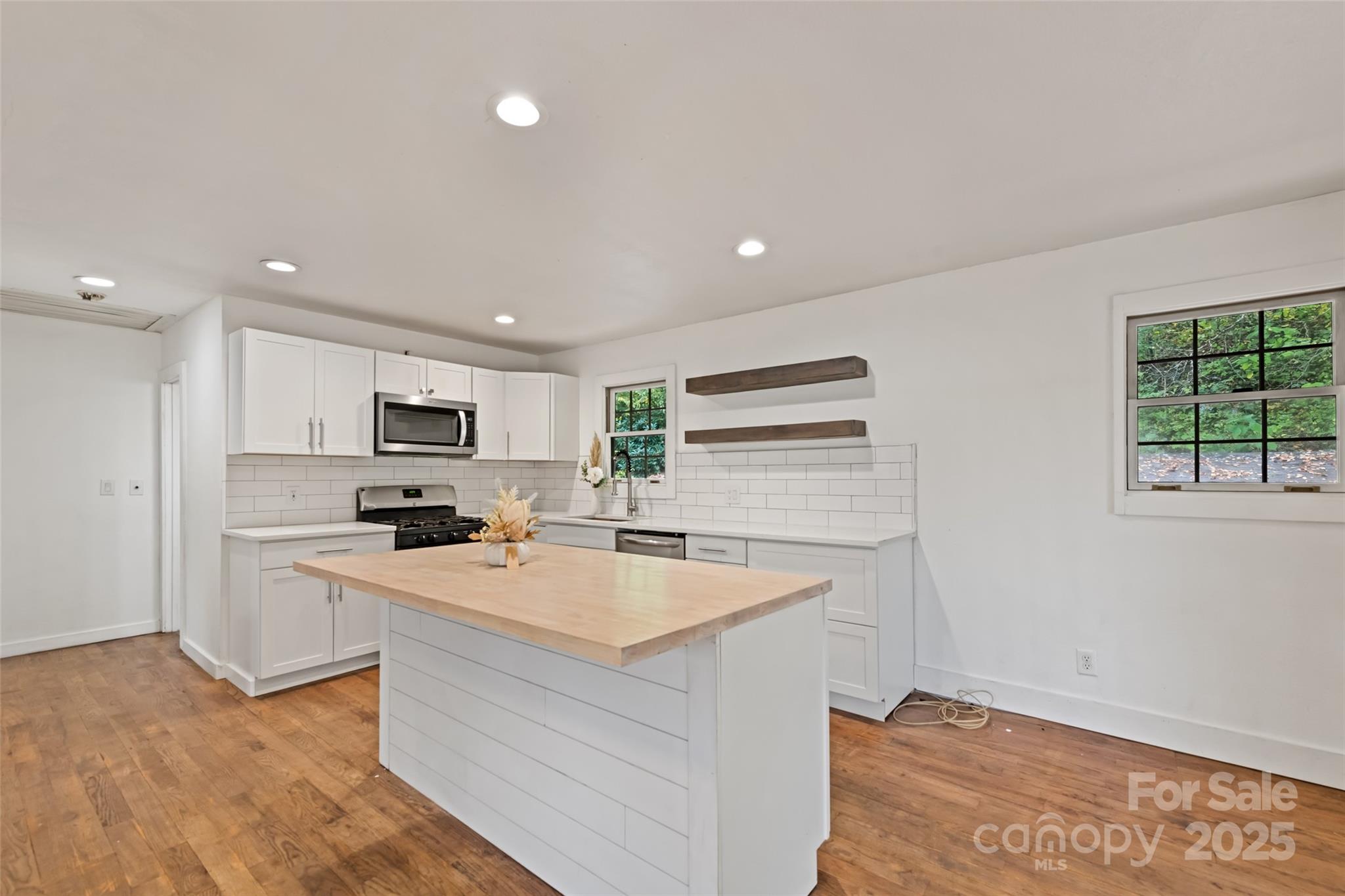 940 Haynes Cove Clyde NC 28721