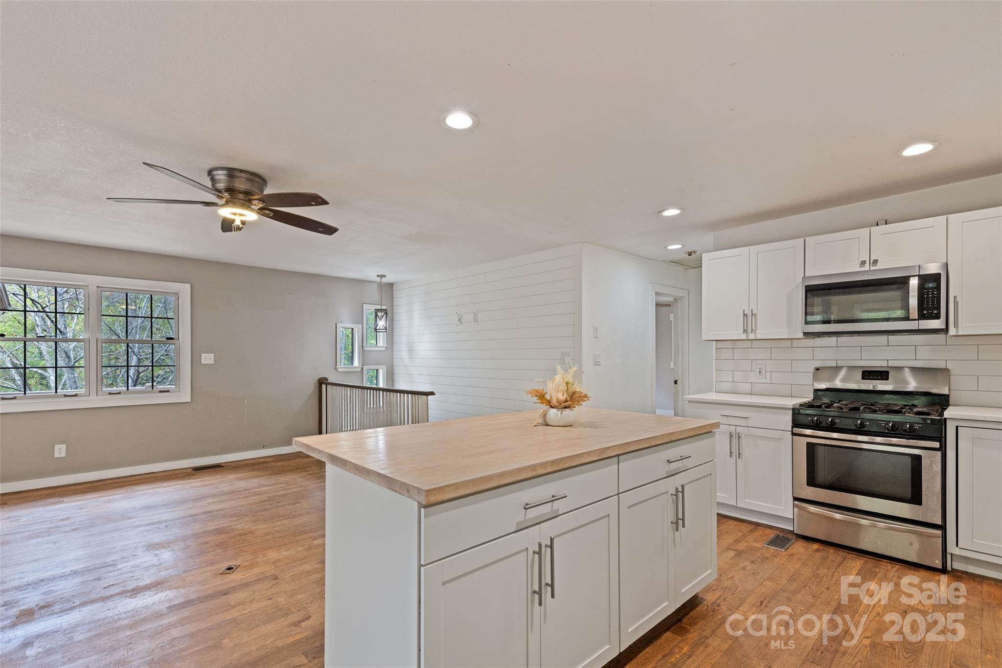 940 Haynes Cove Clyde NC 28721