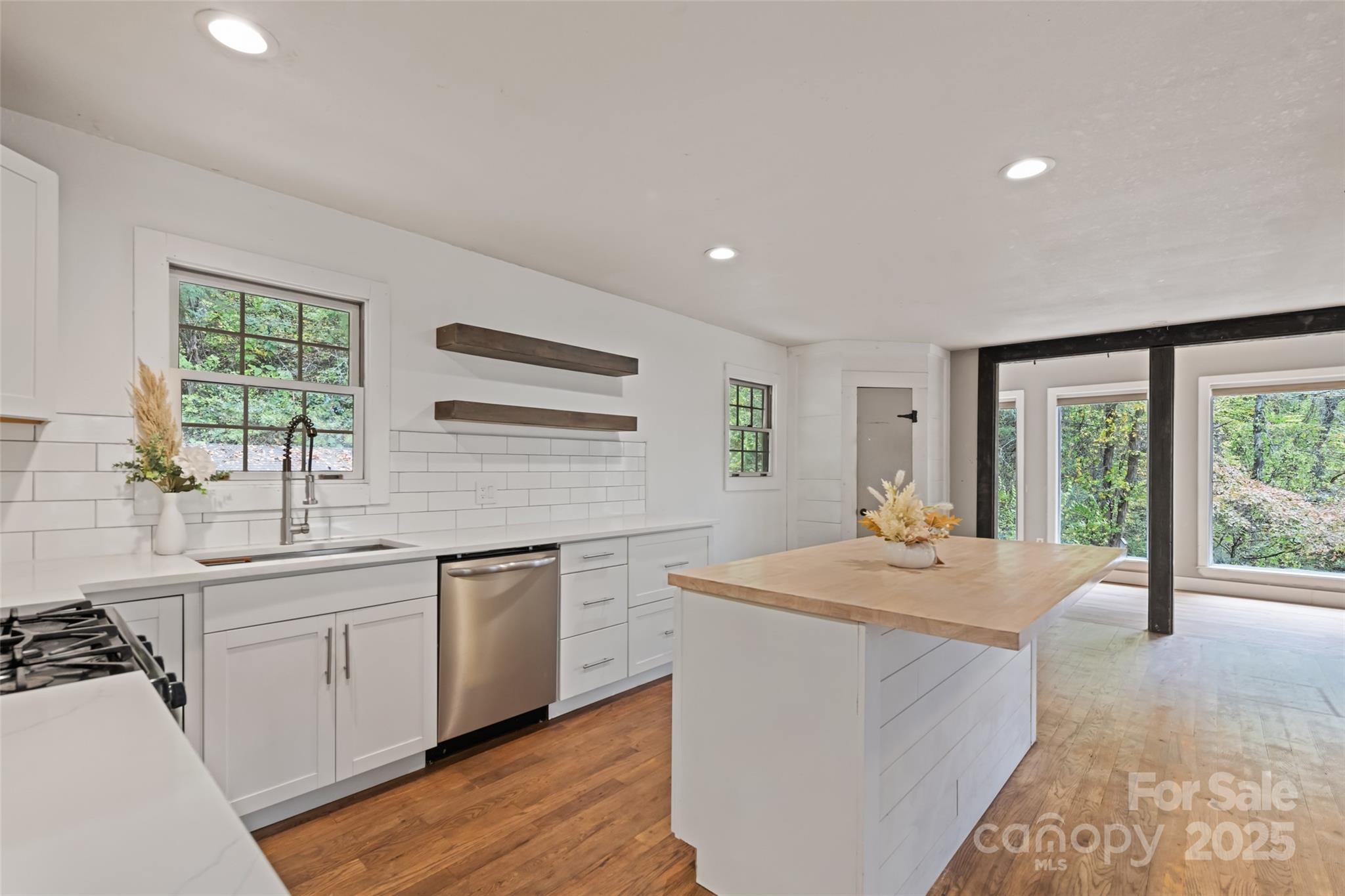 940 Haynes Cove Clyde NC 28721