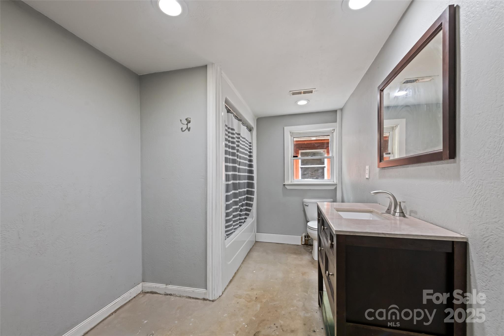 940 Haynes Cove Clyde NC 28721