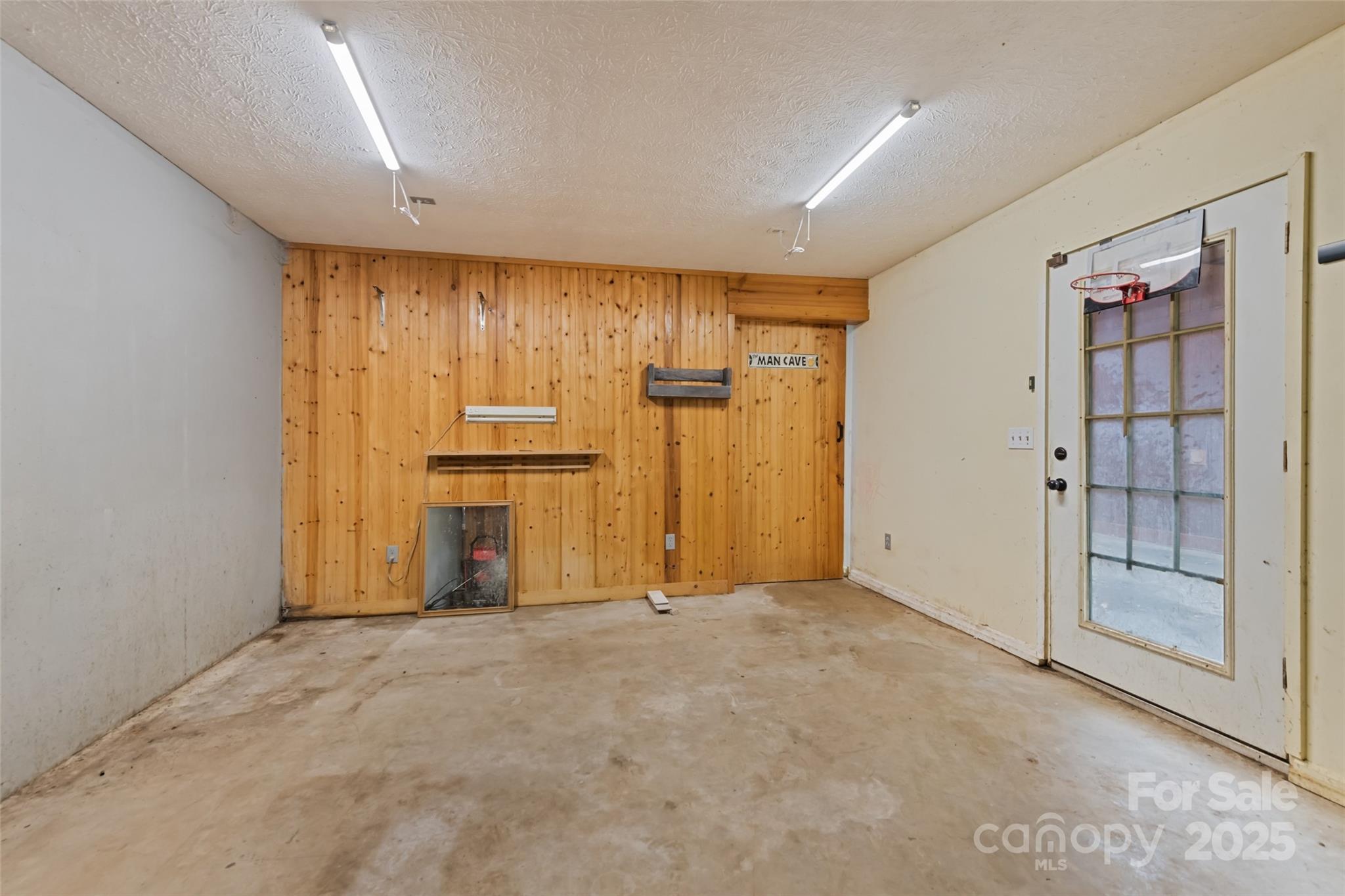 940 Haynes Cove Clyde NC 28721