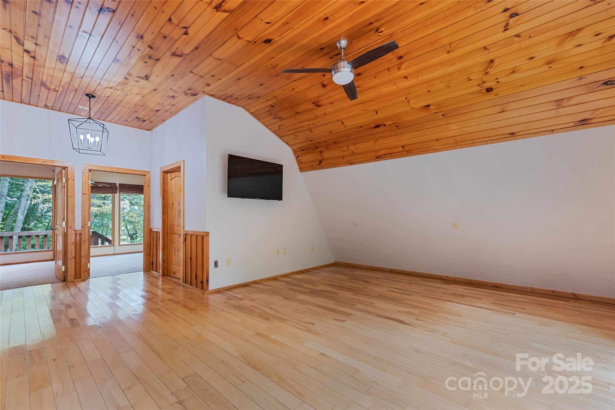 940 Haynes Cove Clyde NC 28721
