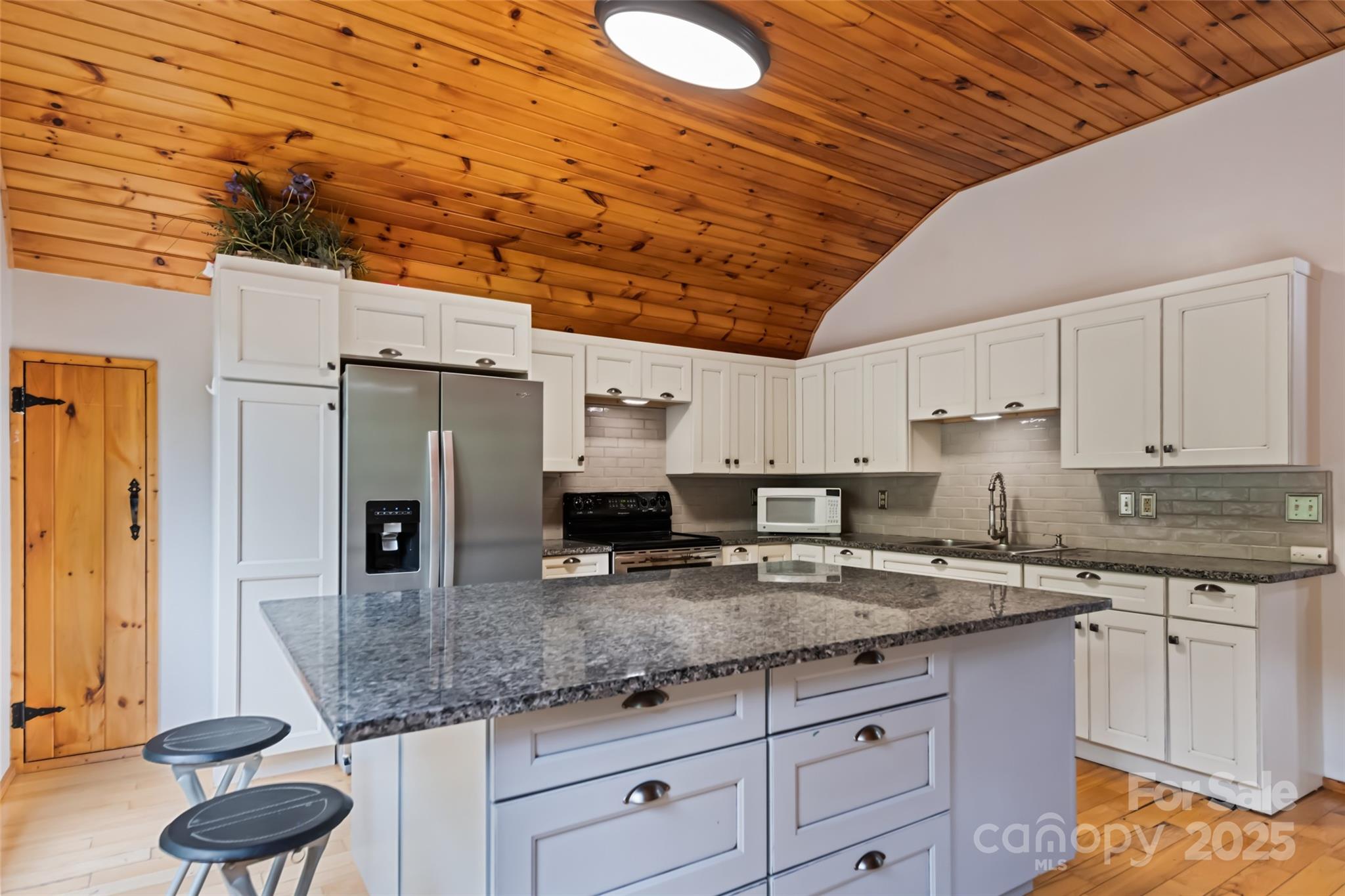 940 Haynes Cove Clyde NC 28721