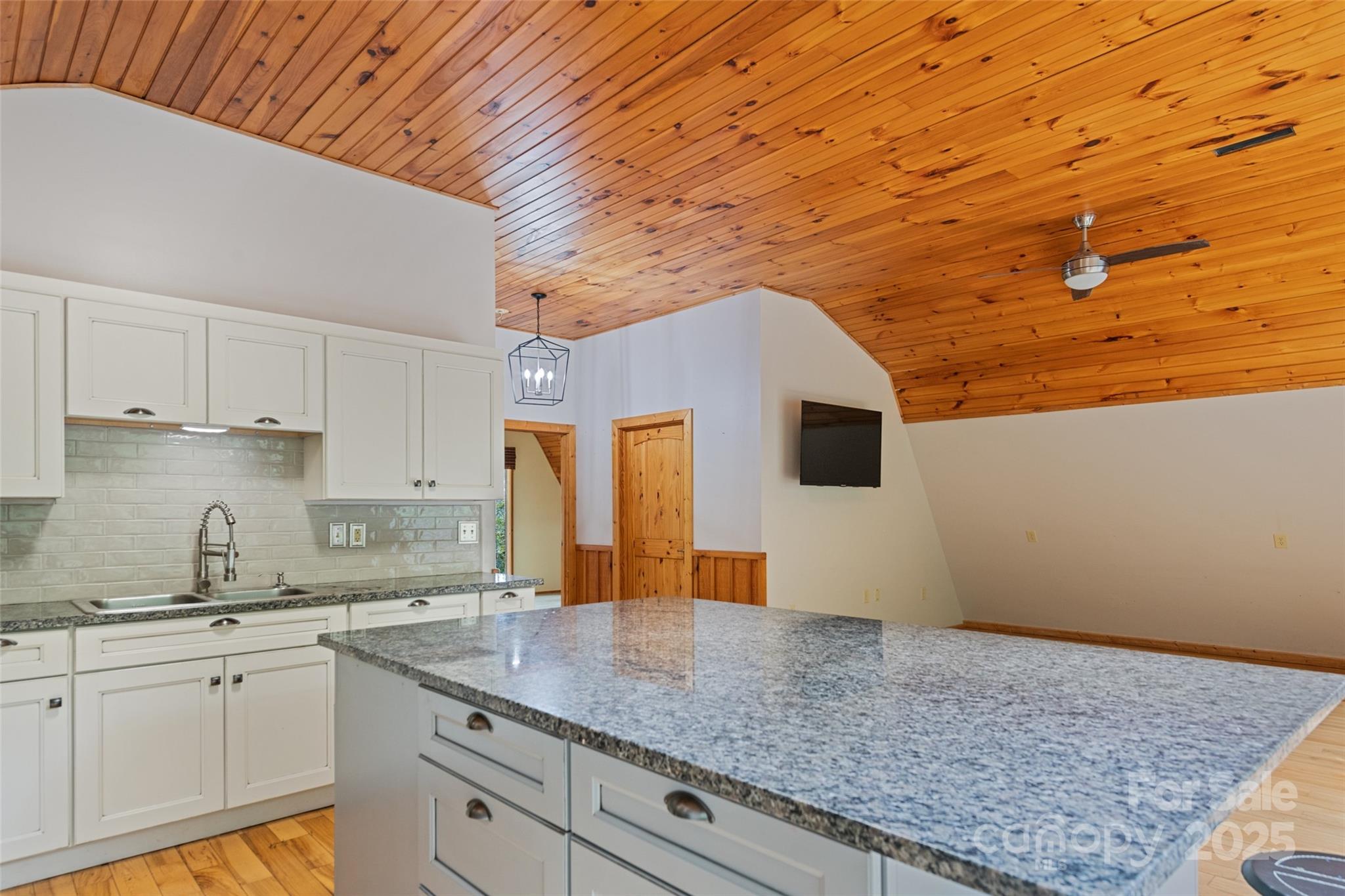 940 Haynes Cove Clyde NC 28721