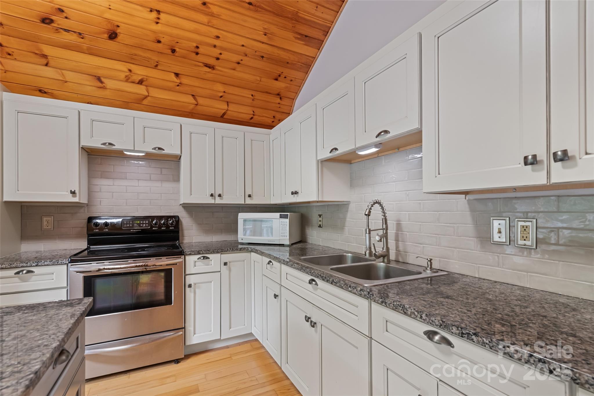 940 Haynes Cove Clyde NC 28721