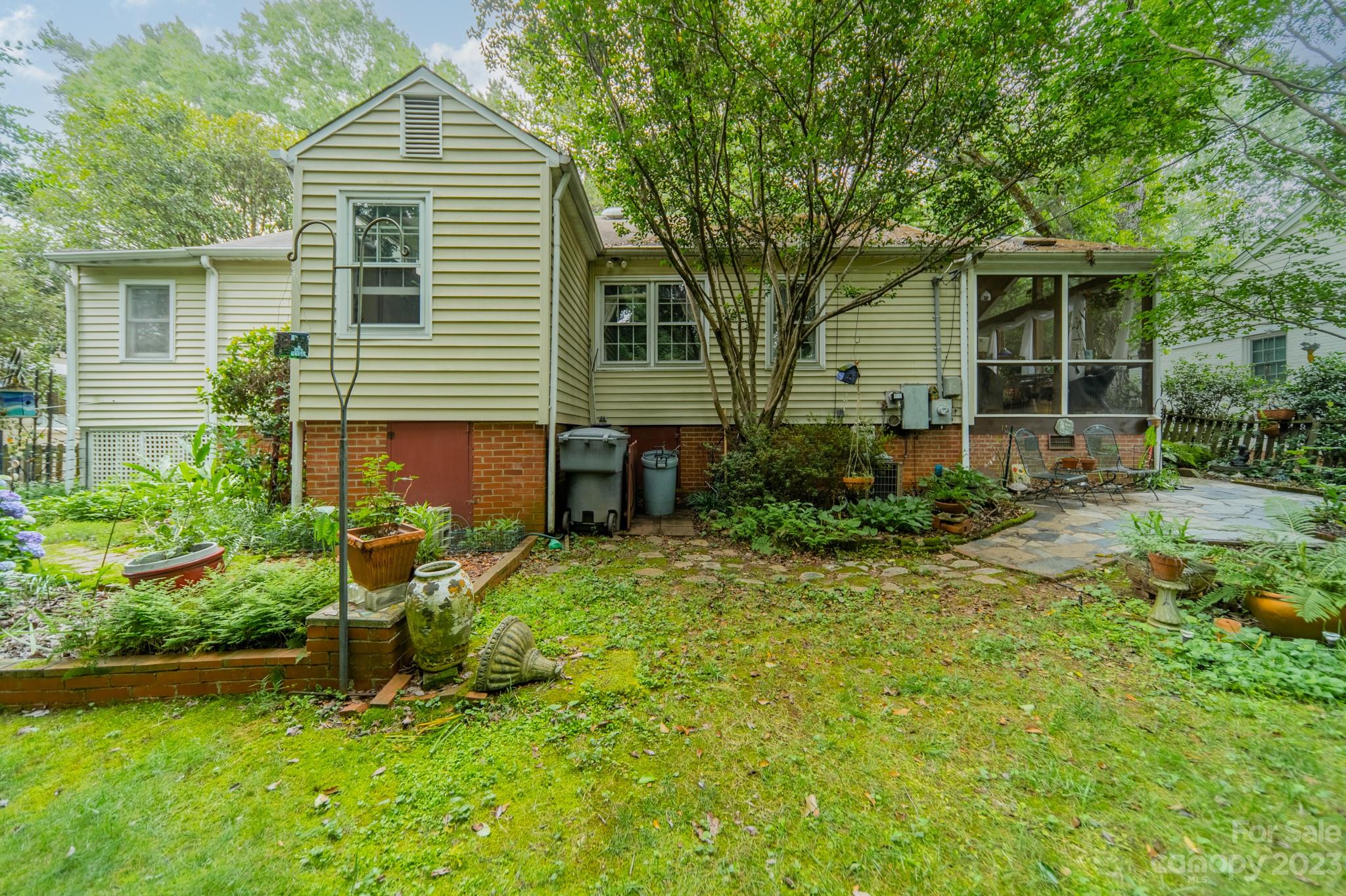 1220 Yale Place Charlotte NC 28209