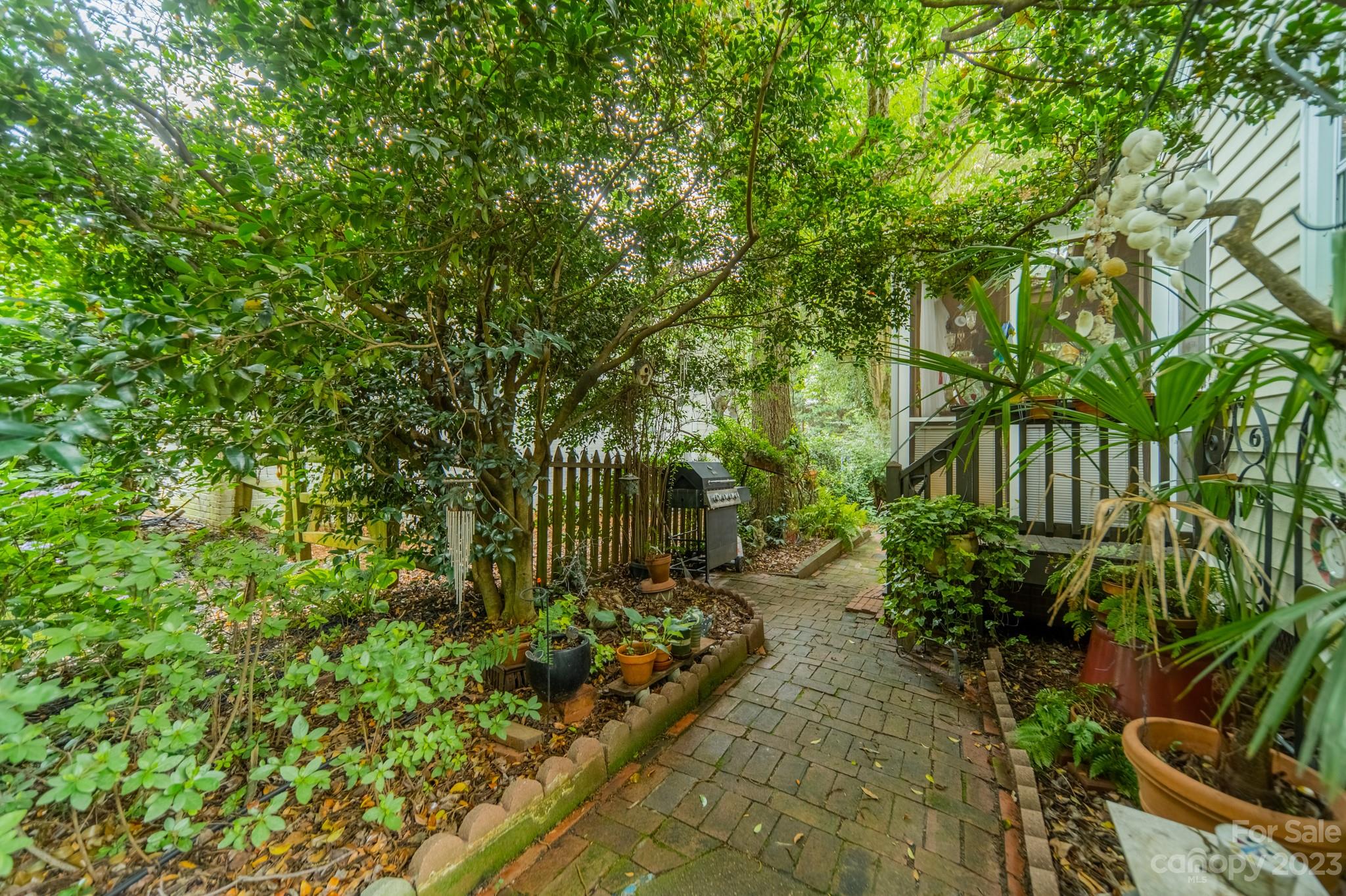 1220 Yale Place Charlotte NC 28209