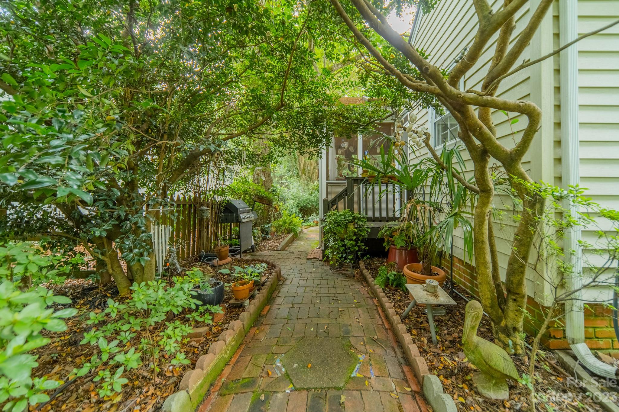 1220 Yale Place Charlotte NC 28209
