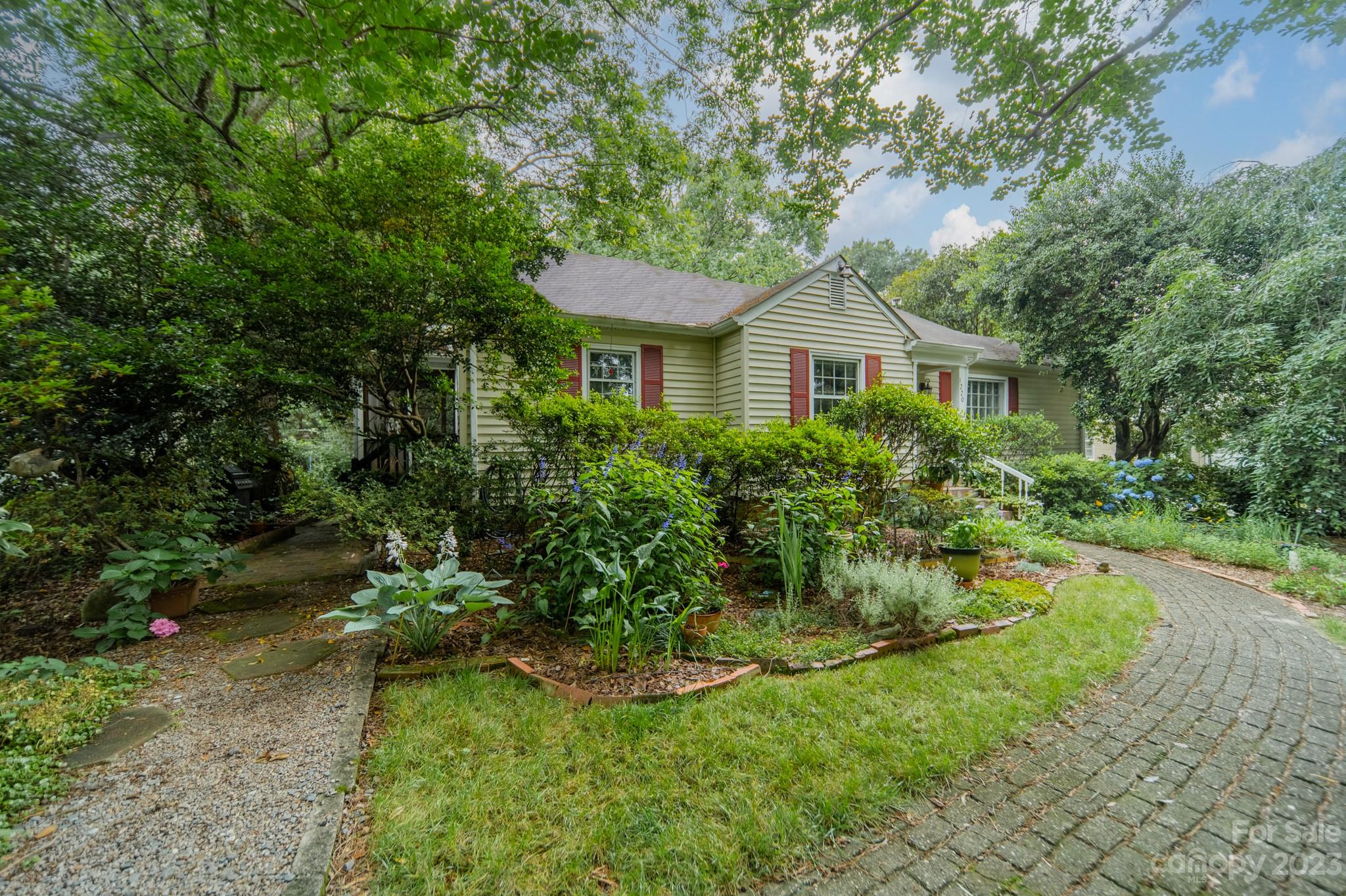 1220 Yale Place Charlotte NC 28209