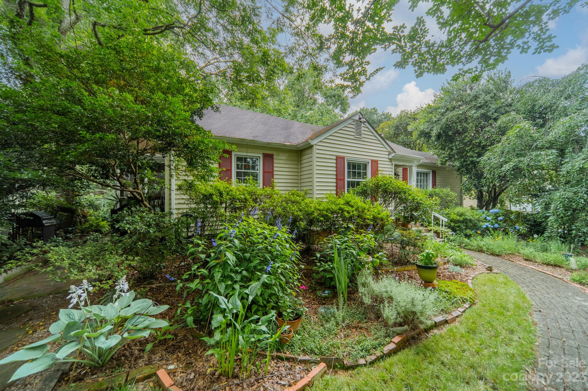 1220 Yale Place Charlotte NC 28209