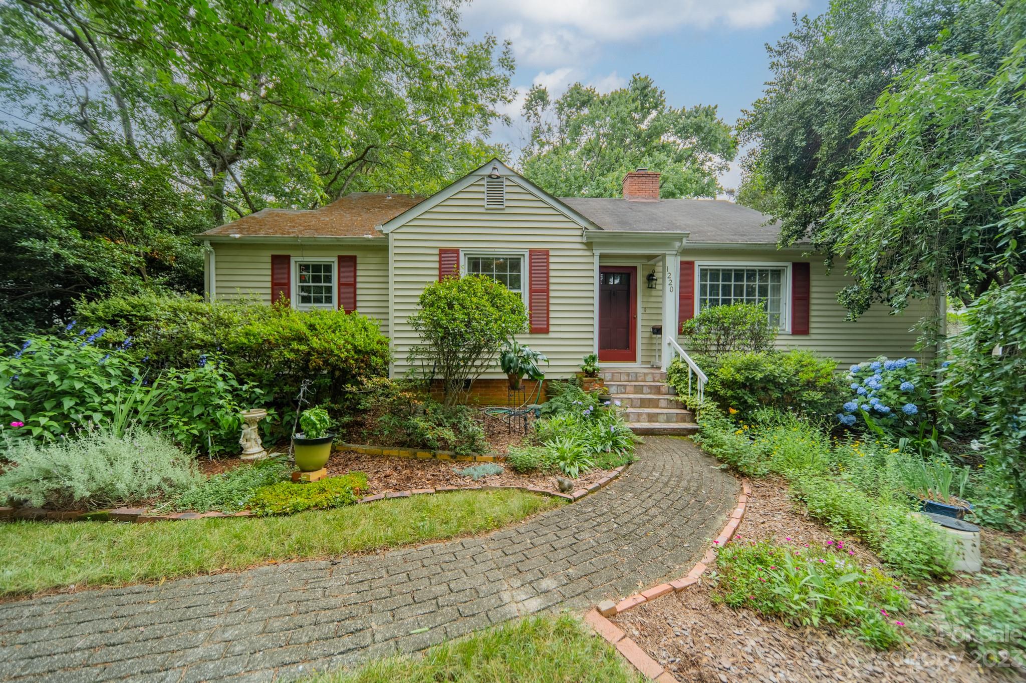 1220 Yale Place Charlotte NC 28209