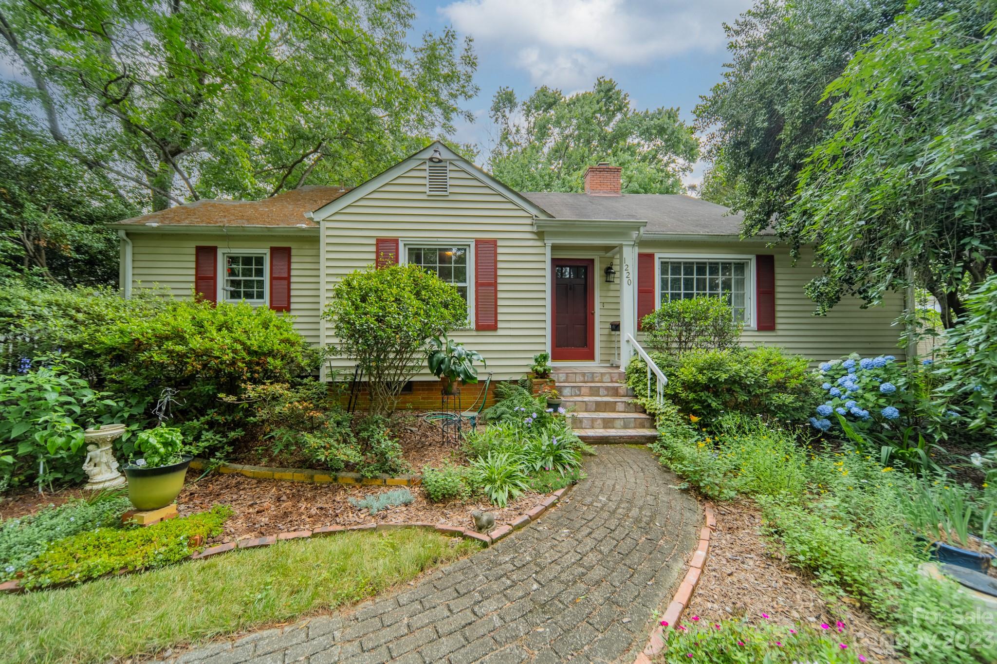1220 Yale Place Charlotte NC 28209