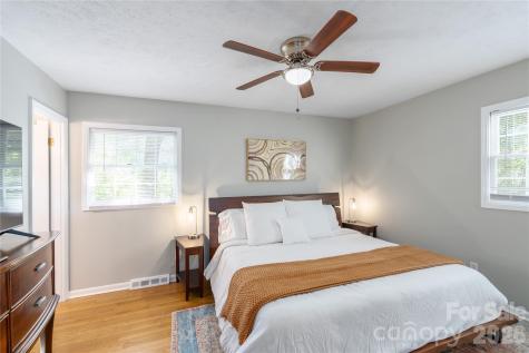 23 Springwood Drive Asheville NC 28805